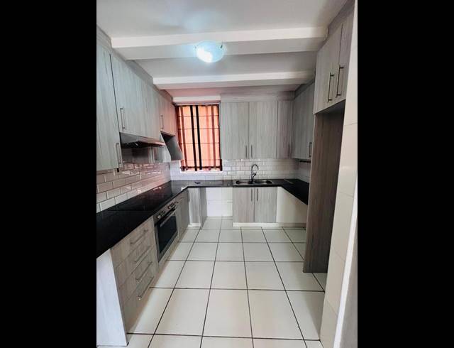 2 BEDROOM TOWNHOUSE FOR SALE IN THE HILL